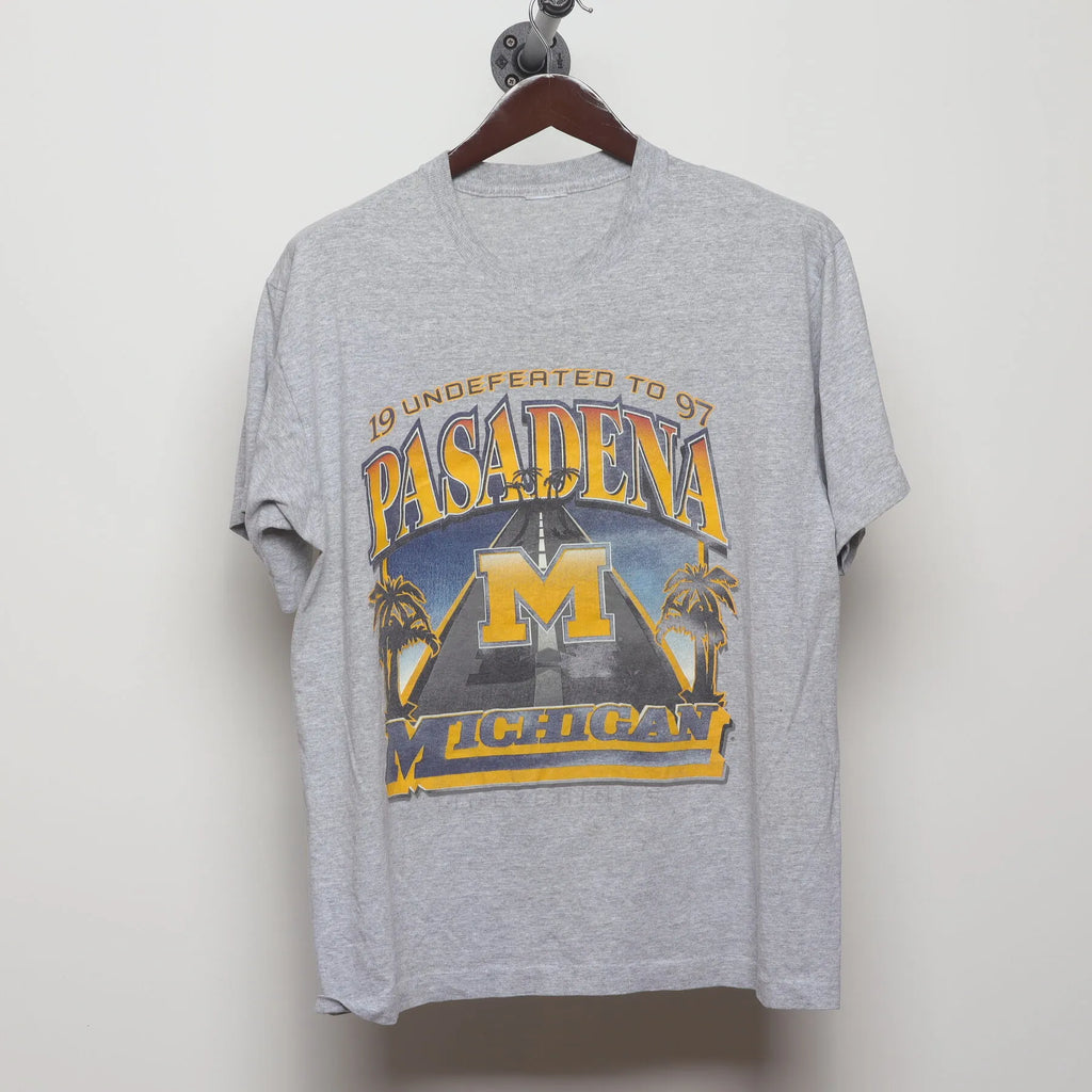 Vintage 1990s Michigan Wolverines "1997 Undefeated to product image 1